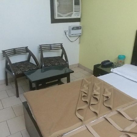Hotel Shreeram Deluxe New Delhi Luaran gambar