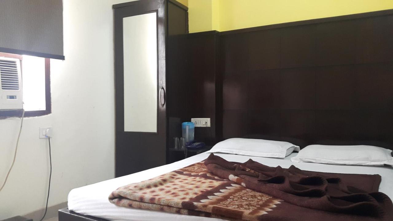 Hotel Shreeram Deluxe New Delhi Luaran gambar